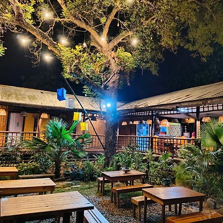 Lokal Hut Bed And Breakfast Puerto Princesa Εξωτερικό φωτογραφία