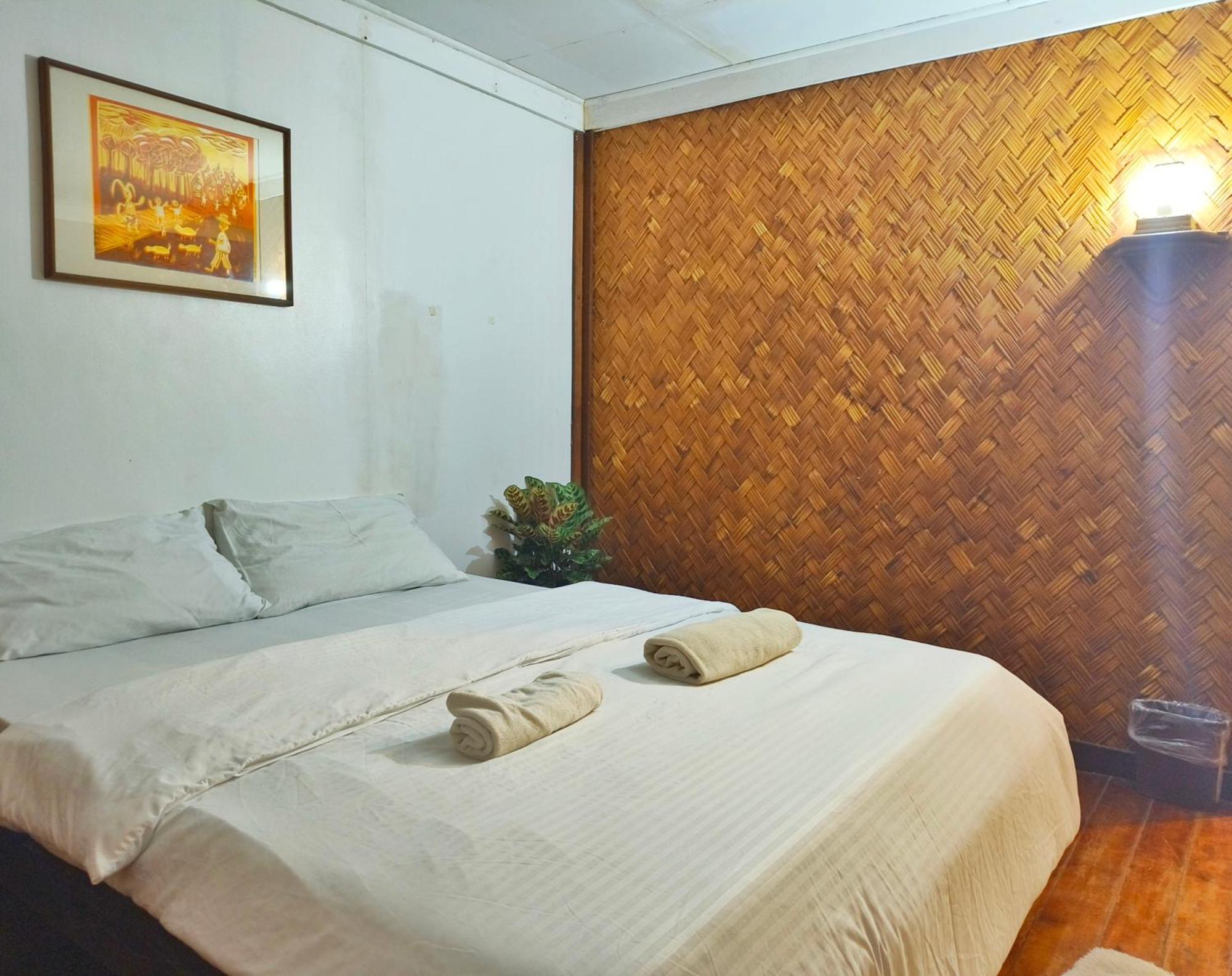 Lokal Hut Bed And Breakfast Puerto Princesa Εξωτερικό φωτογραφία