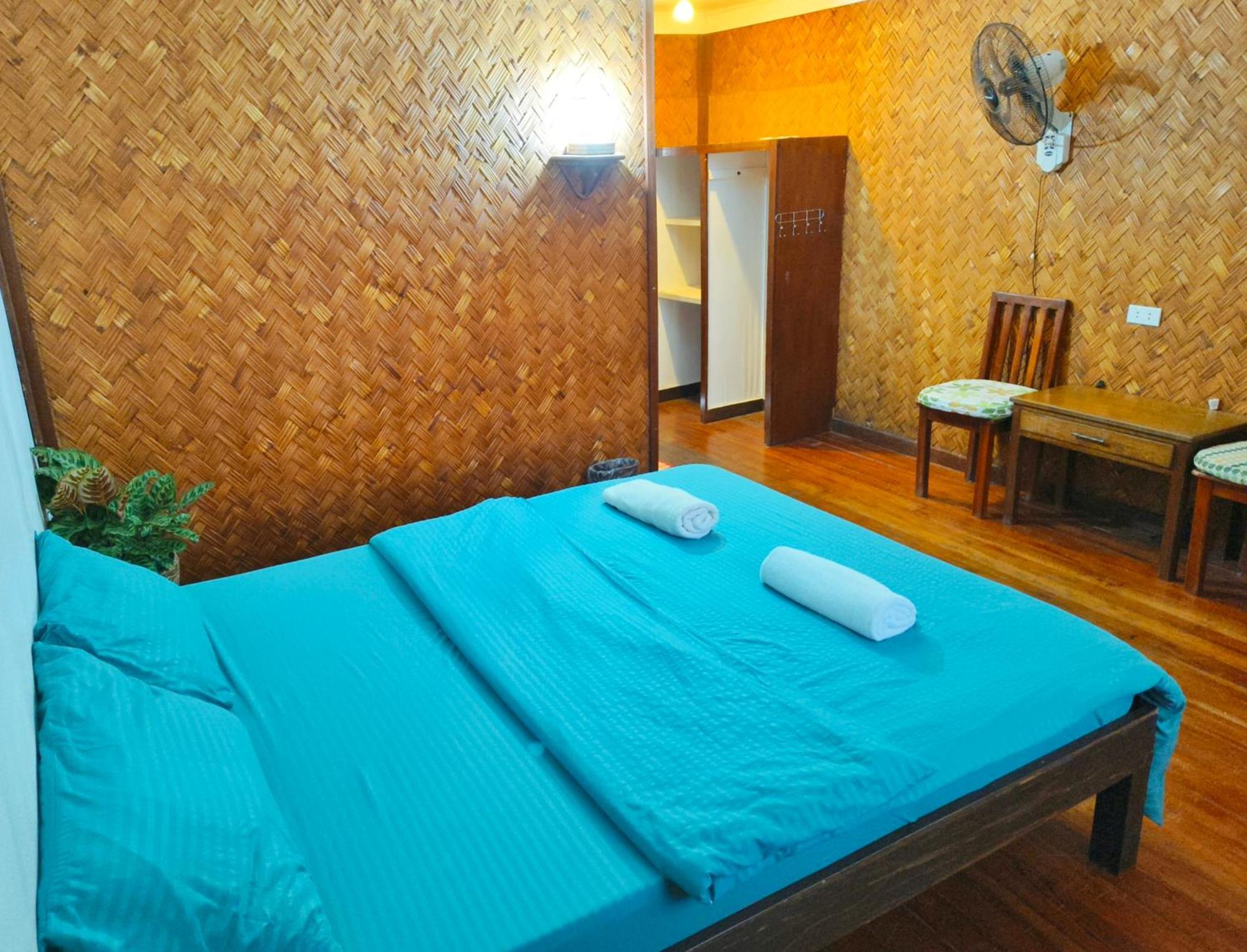 Lokal Hut Bed And Breakfast Puerto Princesa Εξωτερικό φωτογραφία