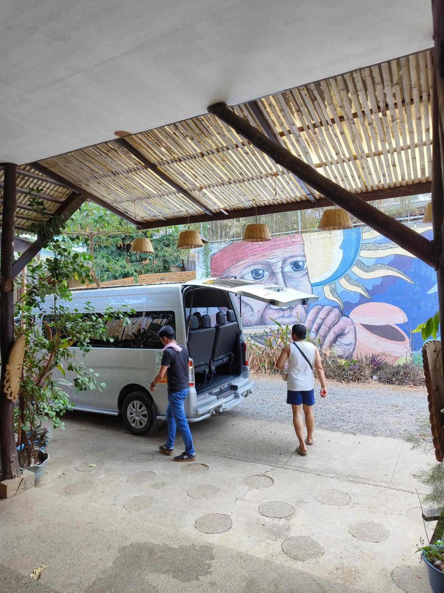 Lokal Hut Bed And Breakfast Puerto Princesa Εξωτερικό φωτογραφία