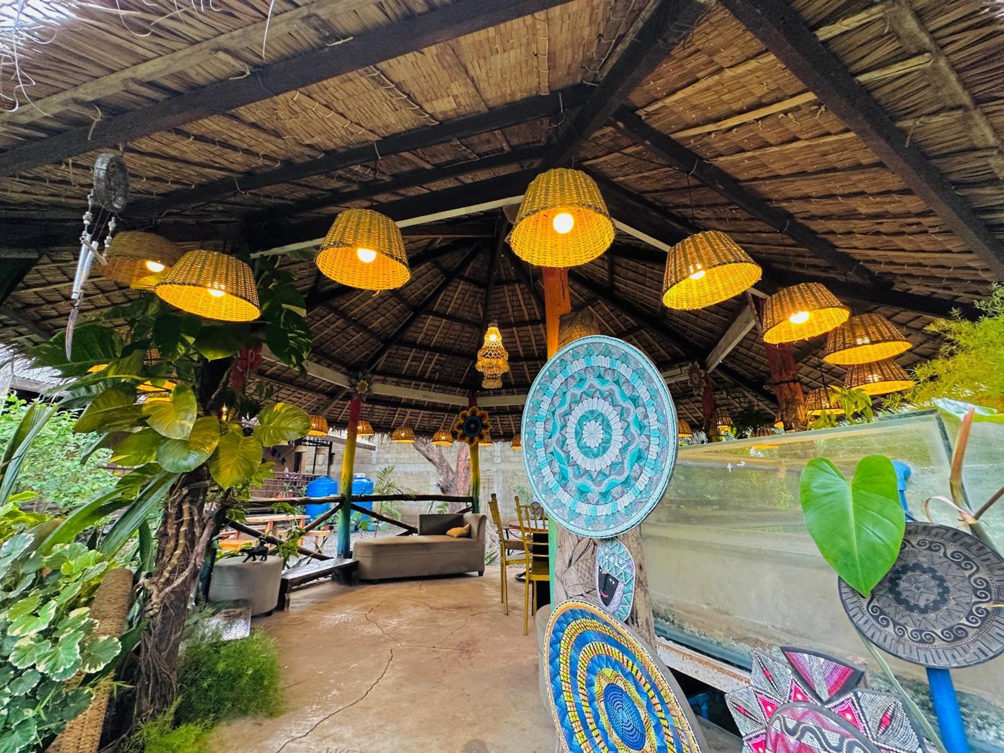 Lokal Hut Bed And Breakfast Puerto Princesa Εξωτερικό φωτογραφία